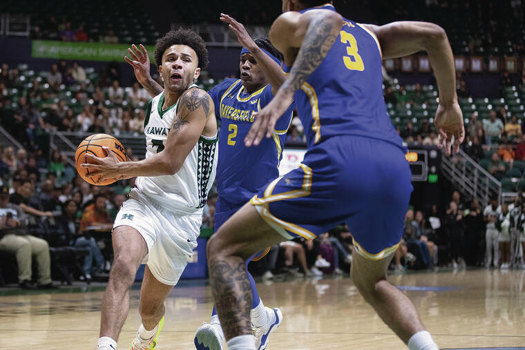 Hawaii men’s hoops routs Bakersfield with shuffled lineup