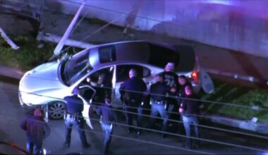 Pursuit suspect crashes into pole in Winnetka – NBC Los Angeles