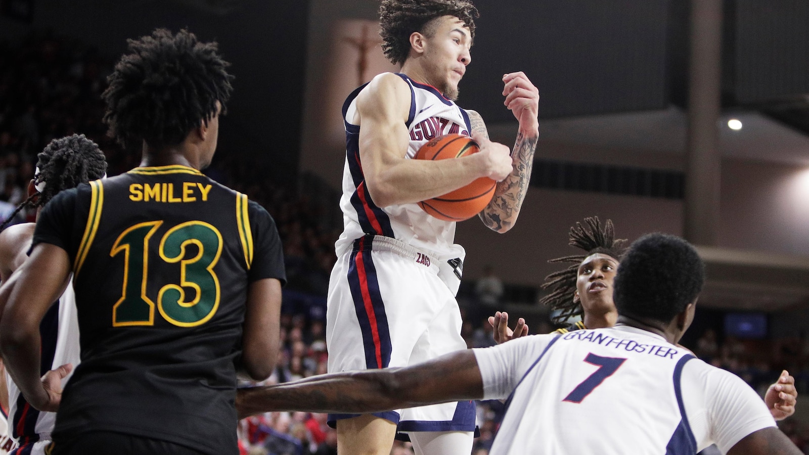 Warley scores 19 points and Fogle grabs key rebound as No. 8 Gonzaga edges San Francisco 68-66