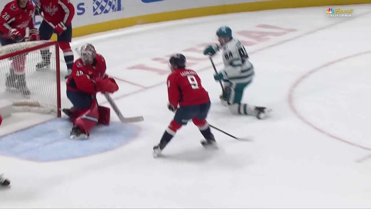 Celebrini sets up Sharks goal with no-look, between-the-legs pass