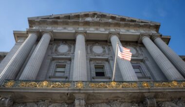 S.F. supervisors expand late-night store curfew to South of Market