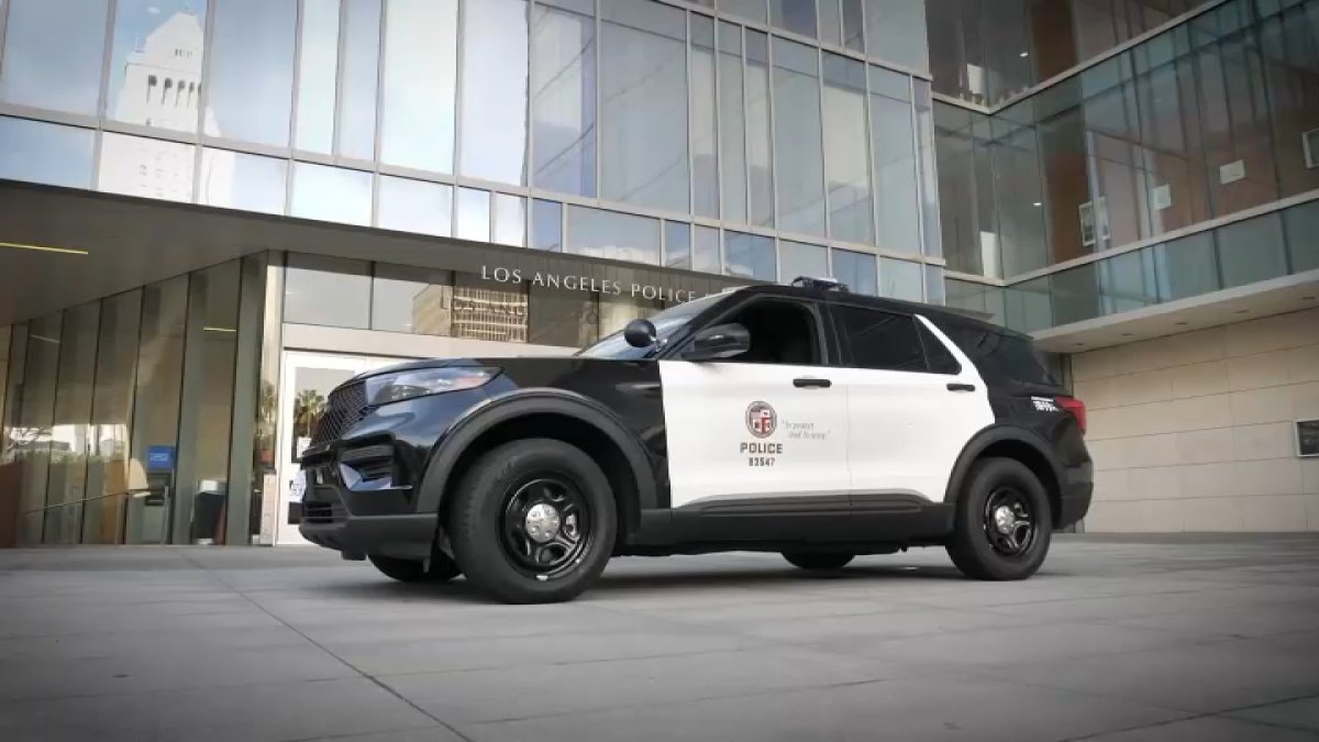 Stolen gun, 1 pound of methamphetamine seized in North Hollywood – NBC Los Angeles