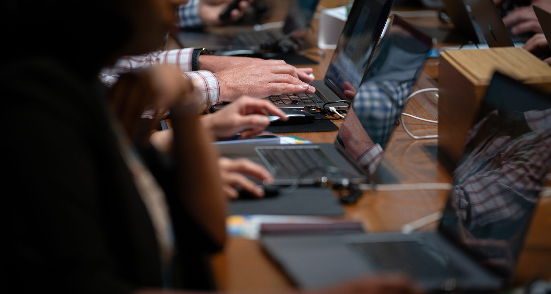 Silicon Valley flexes muscles in governor's race, tax battle