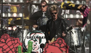 Super Bowl LX live: Seahawks-Patriots updates, Bad Bunny's halftime show and all the celebs in San Francisco