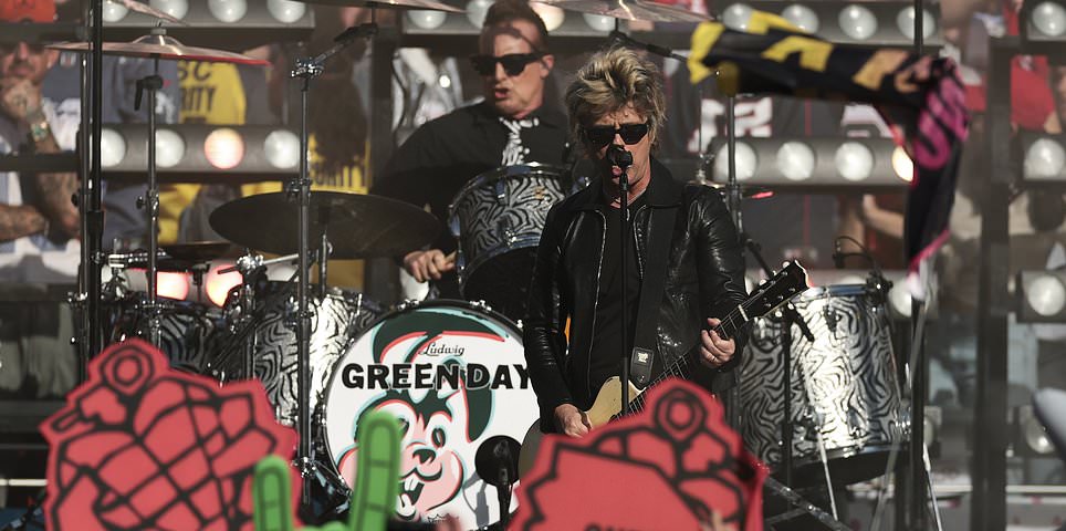 Super Bowl LX live: Seahawks-Patriots updates, Bad Bunny's halftime show and all the celebs in San Francisco