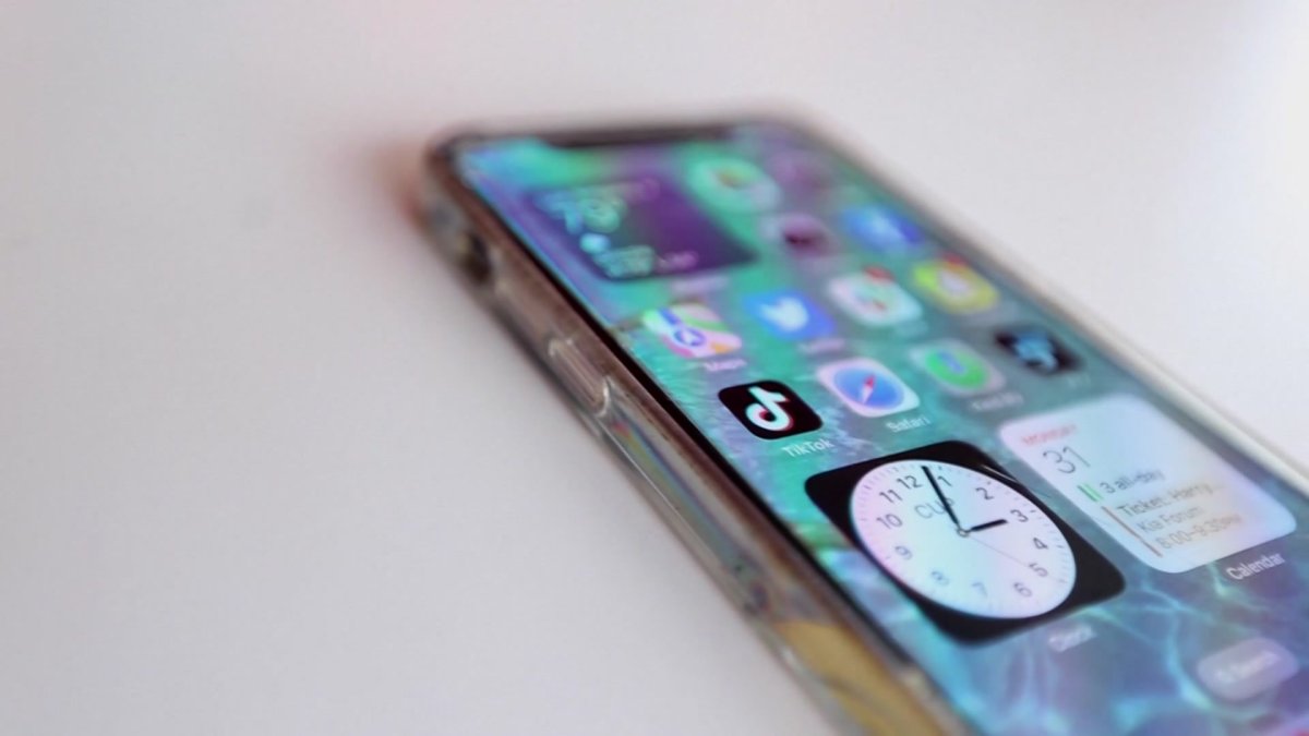 Long Beach schools expand new classroom cell phone policy – NBC Los Angeles