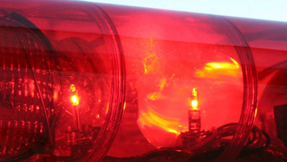 6 injured in early morning car crash, Sacramento Fire Department says