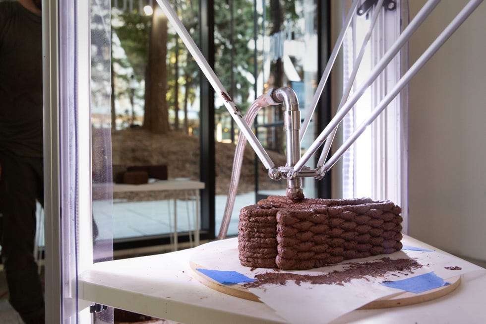 a view of the machine printing the blocks that will make up earth dome﻿'s structure.