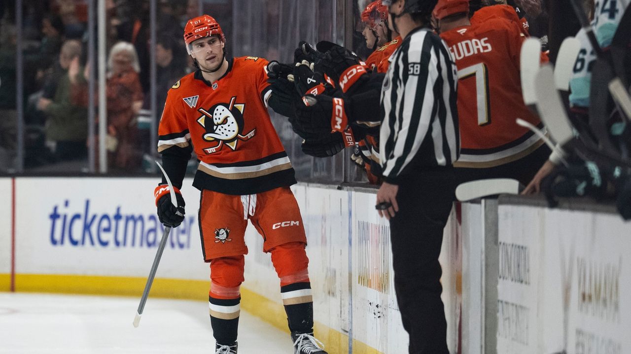 Gauthier gets 25th goal and surging Ducks beat Kraken 4-2 to move closer to Pacific Division lead