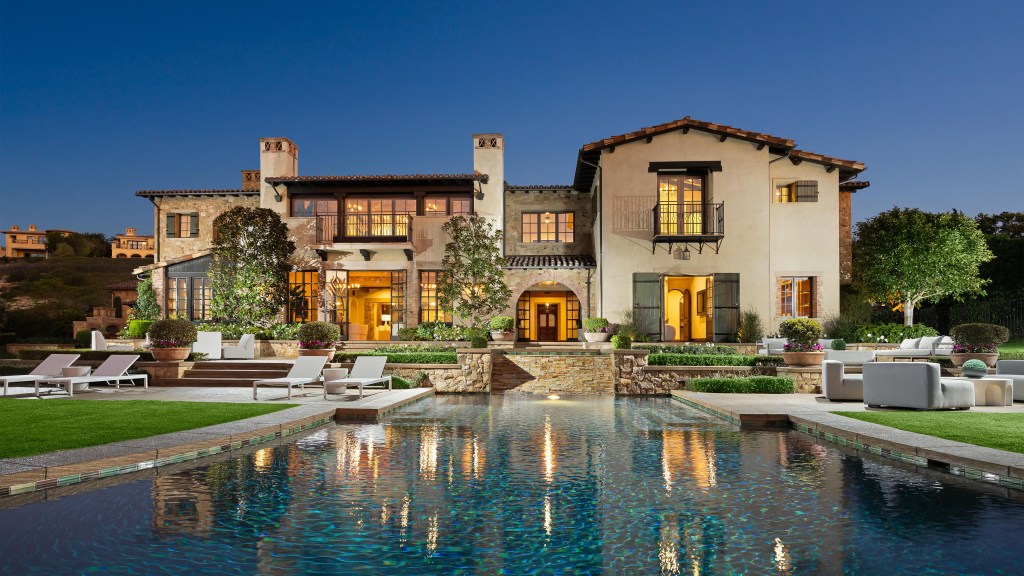 1-acre Crystal Cove estate behind two guarded gates seeks $46.5 million – Orange County Register