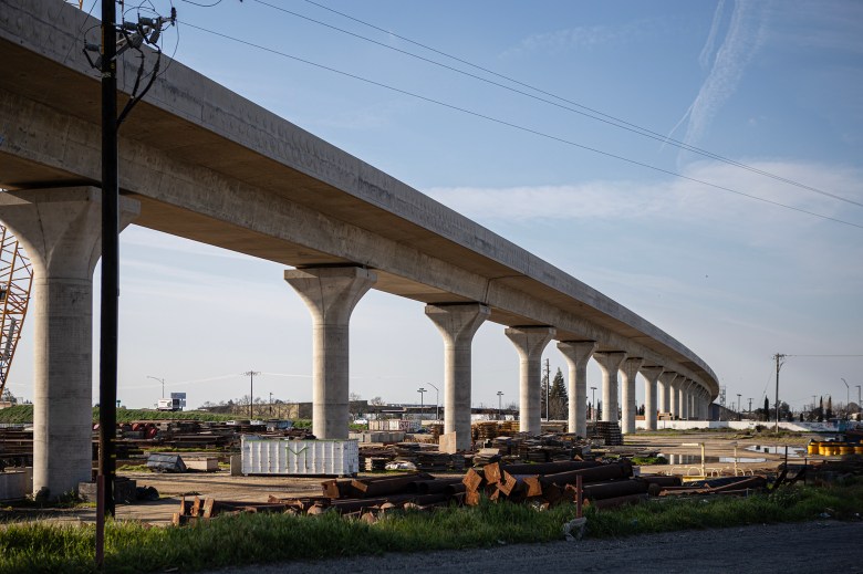 Construction on the High-Speed Rail above Highway 99 in south Fresno on March 3, 2023. Photo by Larry Valenzuela, CalMatters/CatchLight Local