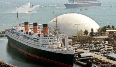 Queen Mary 2 reunites with original Queen Mary off Long Beach after 20 years