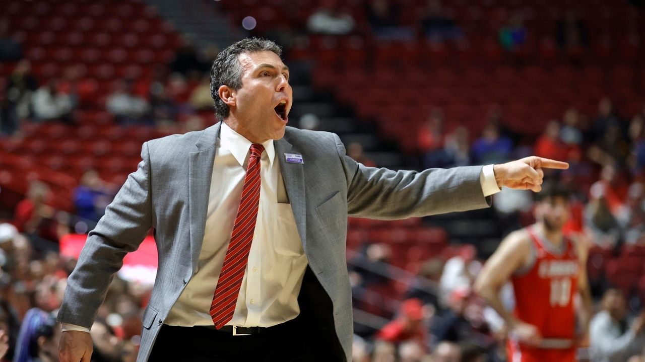 Fresno State beats UNLV 98-96 on buzzer-beater after wild comeback
