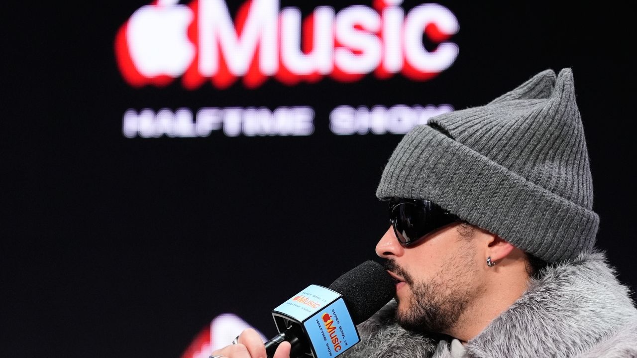 Bad Bunny look-alike contest in San Francisco draws hundreds of fans