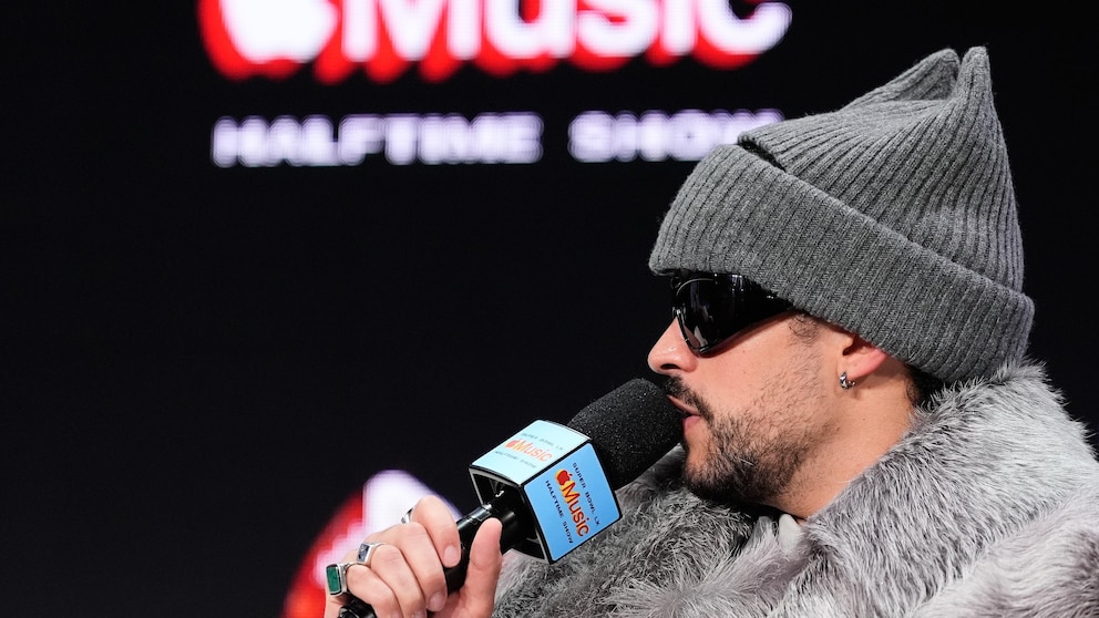 Bad Bunny look-alike contest in San Francisco draws hundreds of fans