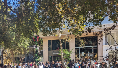 A crowd in Santana Row, San Jose. (Photo: ANNA YANG/The Stanford Daily)