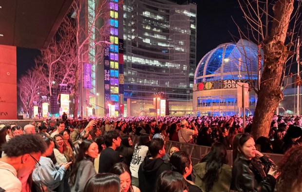 A crowd listens to Grammy winner Kehlani perform in front of San Jose City Hall on Friday, Feb. 6, 2026. (Sal Pizarro/Bay Area News Group)