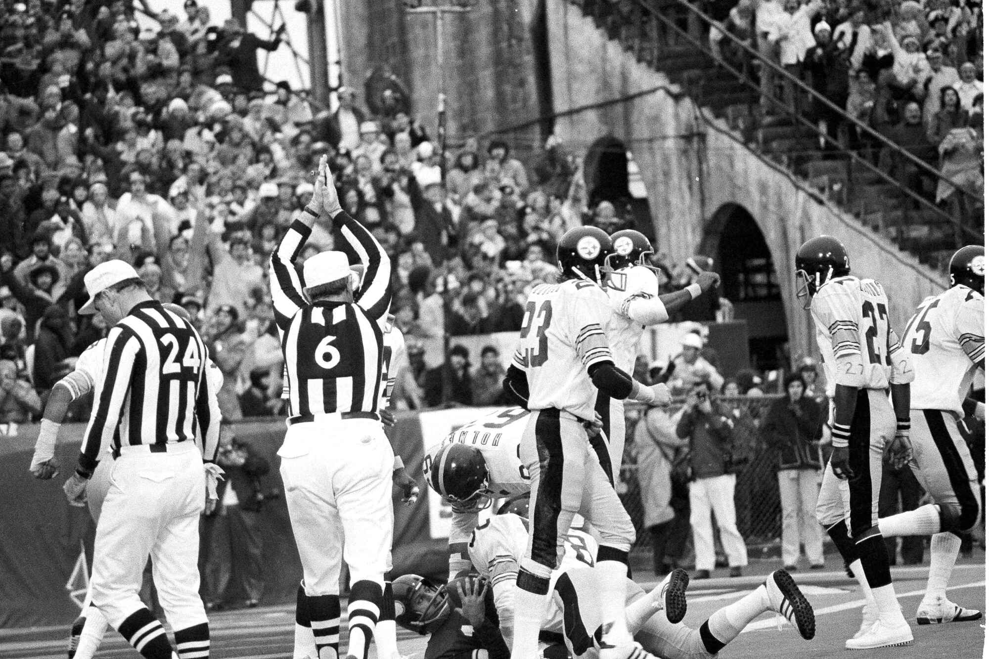 A referee signals a safety behind Vikings quarterback Fran Tarkenton on the ground under a Steelers player in the end zone