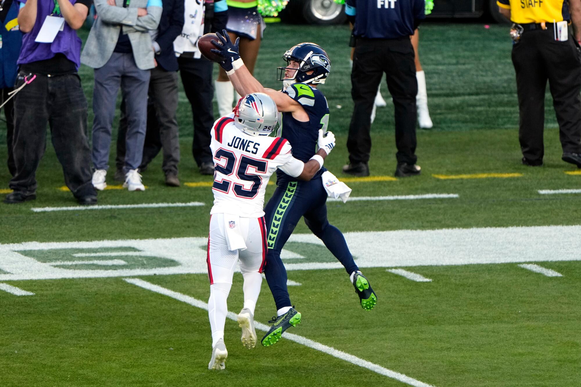 eattle Seahawks wide receiver Cooper Kupp catches a pass.