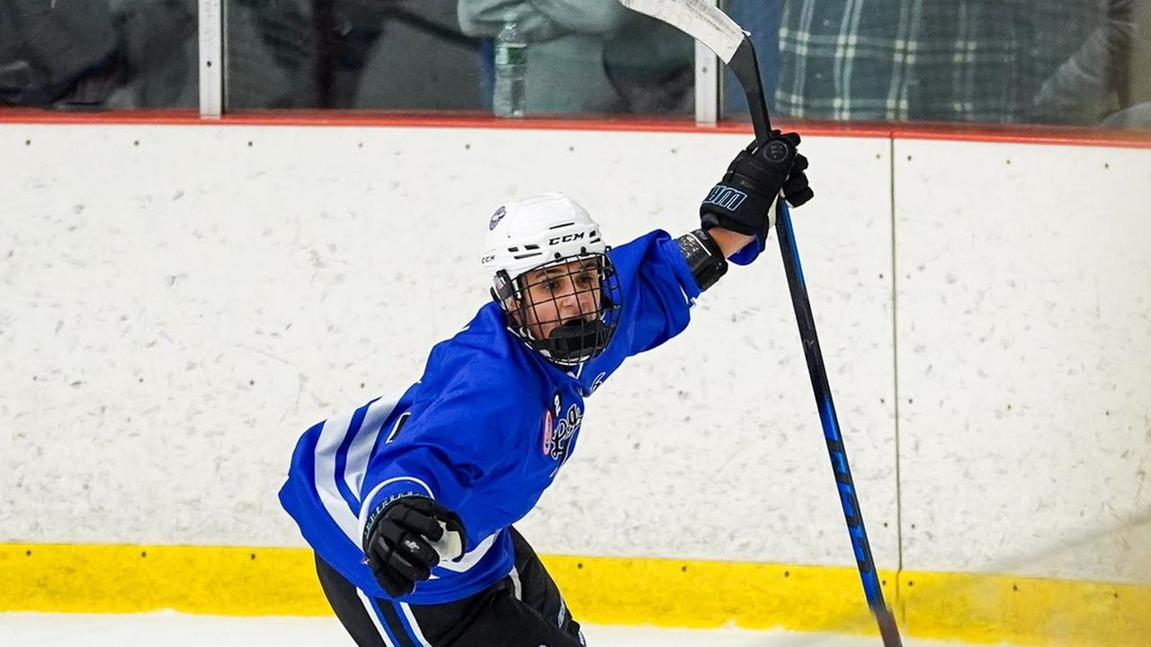 Long Beach captures Game 1 of Nassau hockey finals vs. Bellmore-Merrick