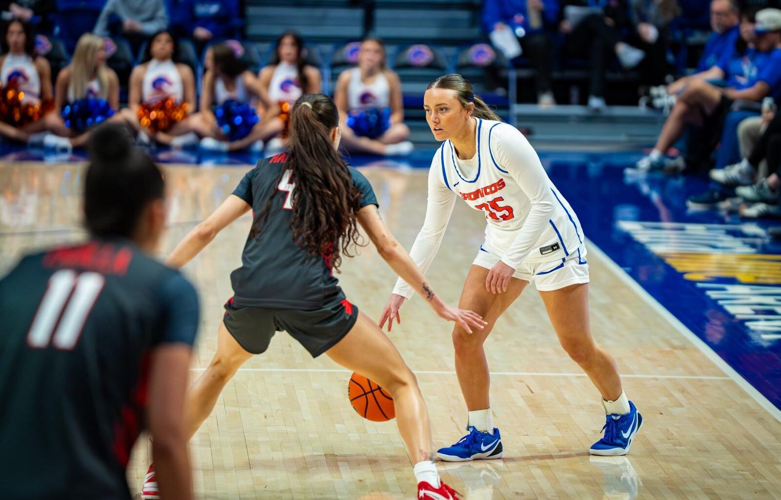 Tatum Thompson dribbling