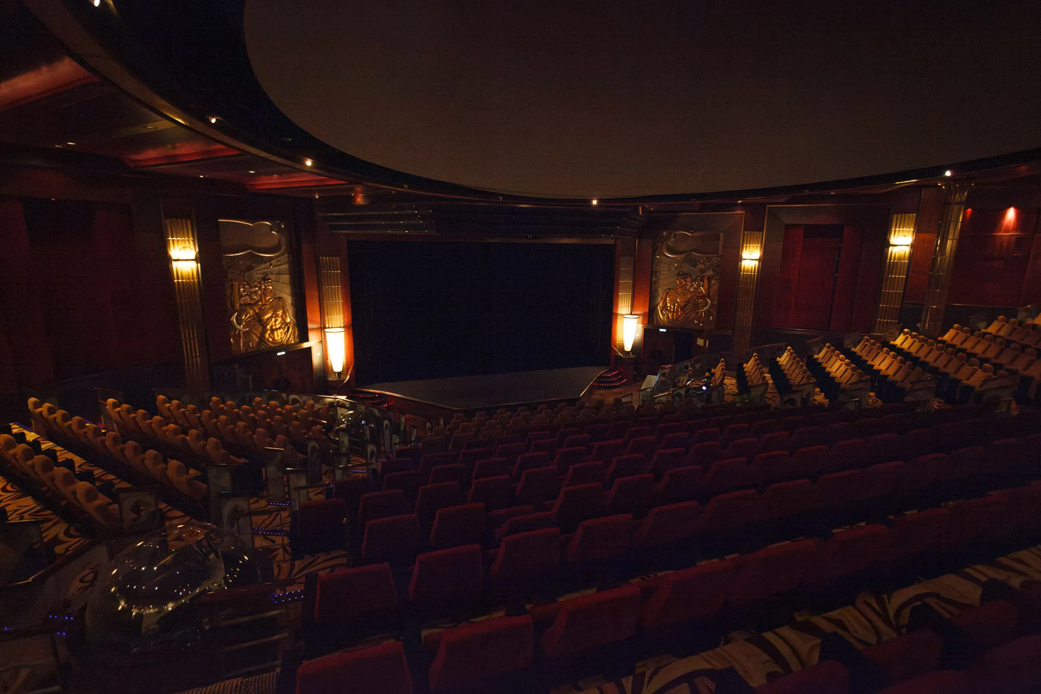 Illuminations on the Queen Mary 2