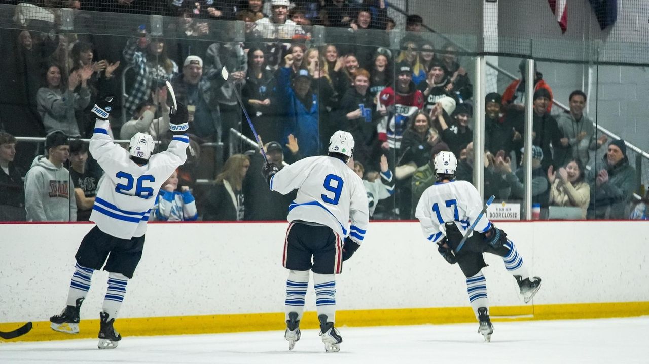 Long Beach vs. Bellmore-Merrick in Nassau hockey final