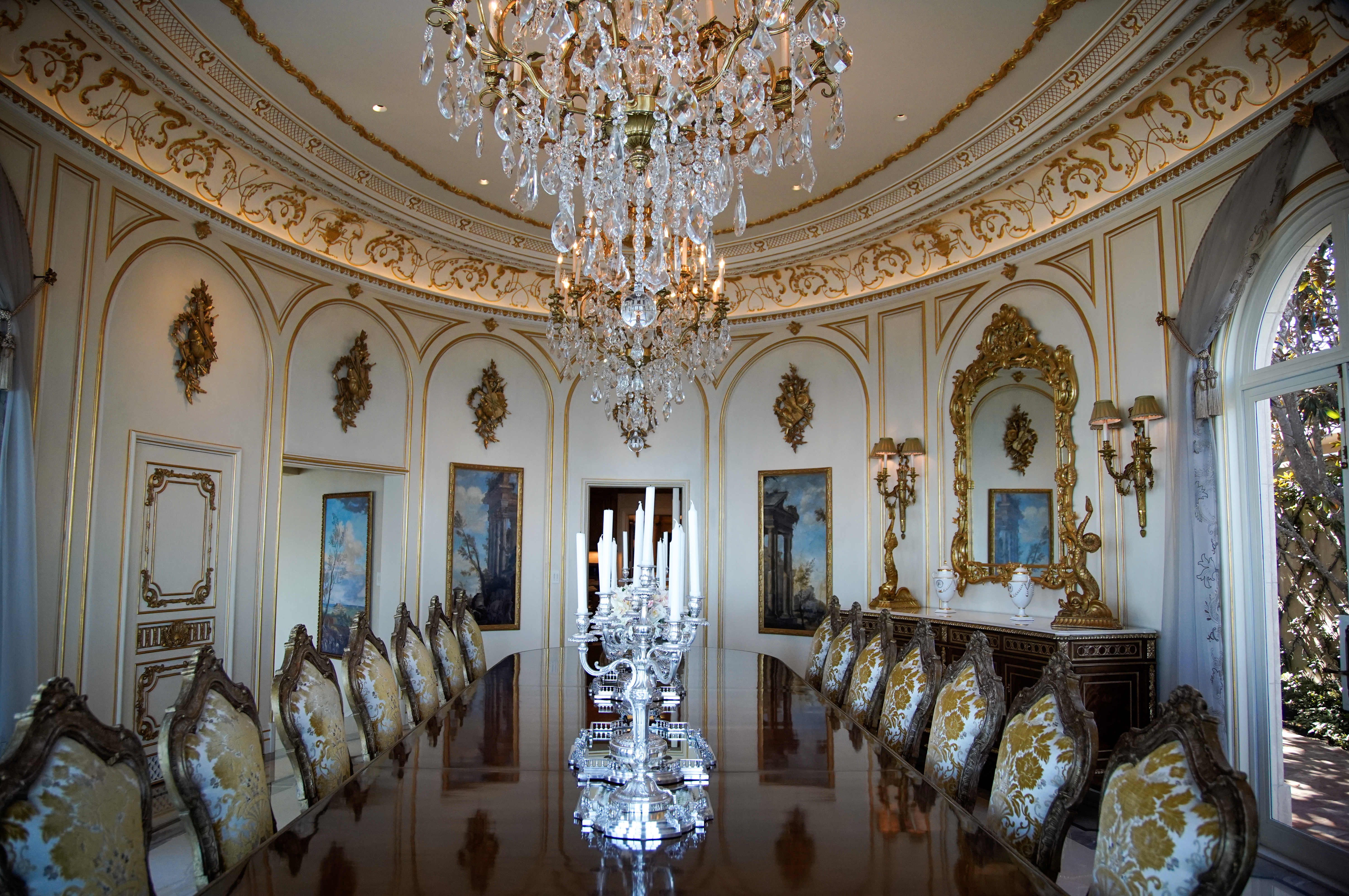 Dining room with gold leaf ceiling decorations of the Sand...