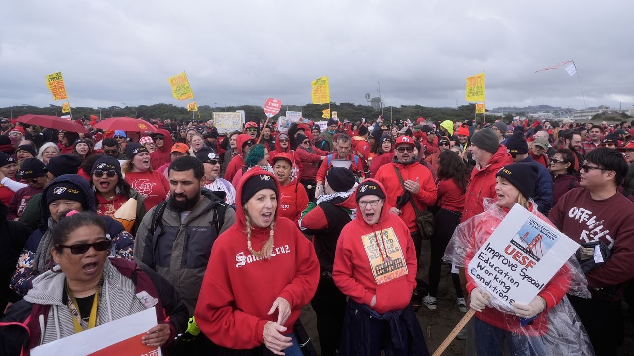 San Francisco teachers, district reach deal to end first strike in decades