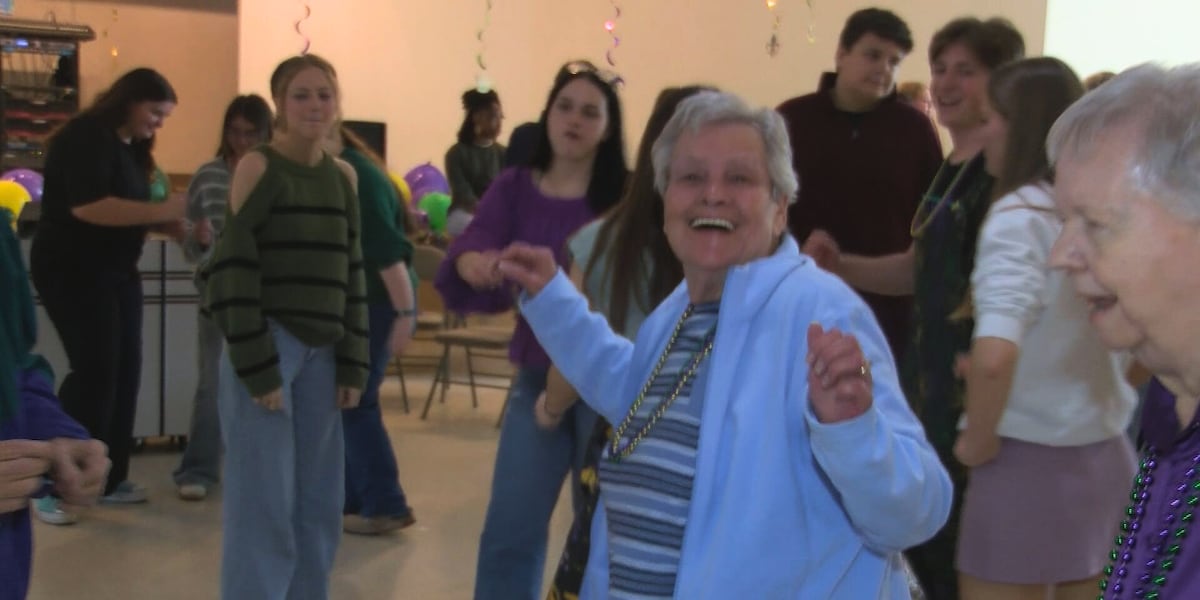 Long Beach senior citizens enjoy Mardi Gras festivities at third annual senior prom