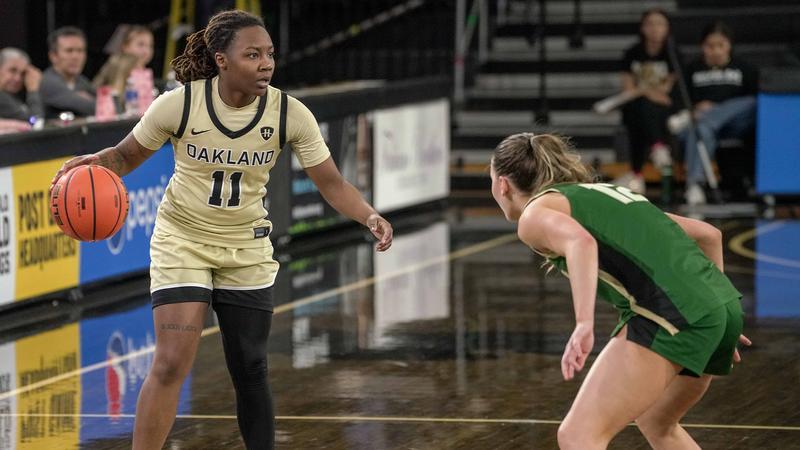 Trotter Grabs Career-High 16 Rebounds in loss to Raiders