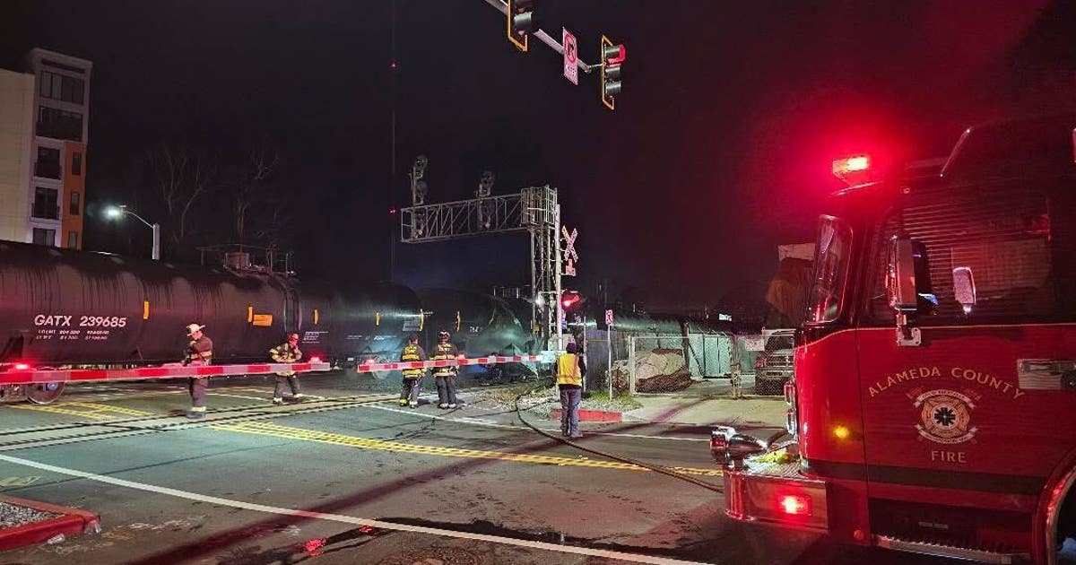 Tanker train crashes into car stopped on tracks in Emeryville