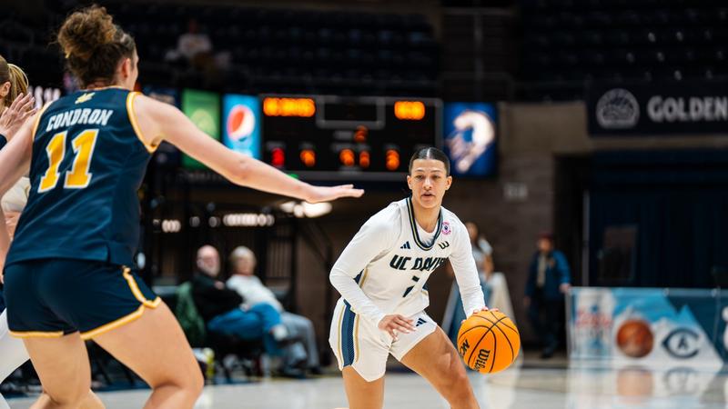 Bennett Ties Career-High As Women’s Basketball Rolls Past Beach In Valentine’s Day Matchup