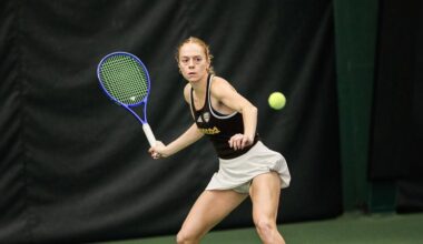 Women's Tennis Takes Down Oakland