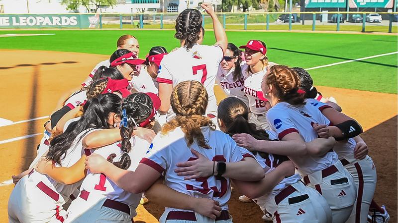 Softball Close California Trip With Sweep of Occidental
