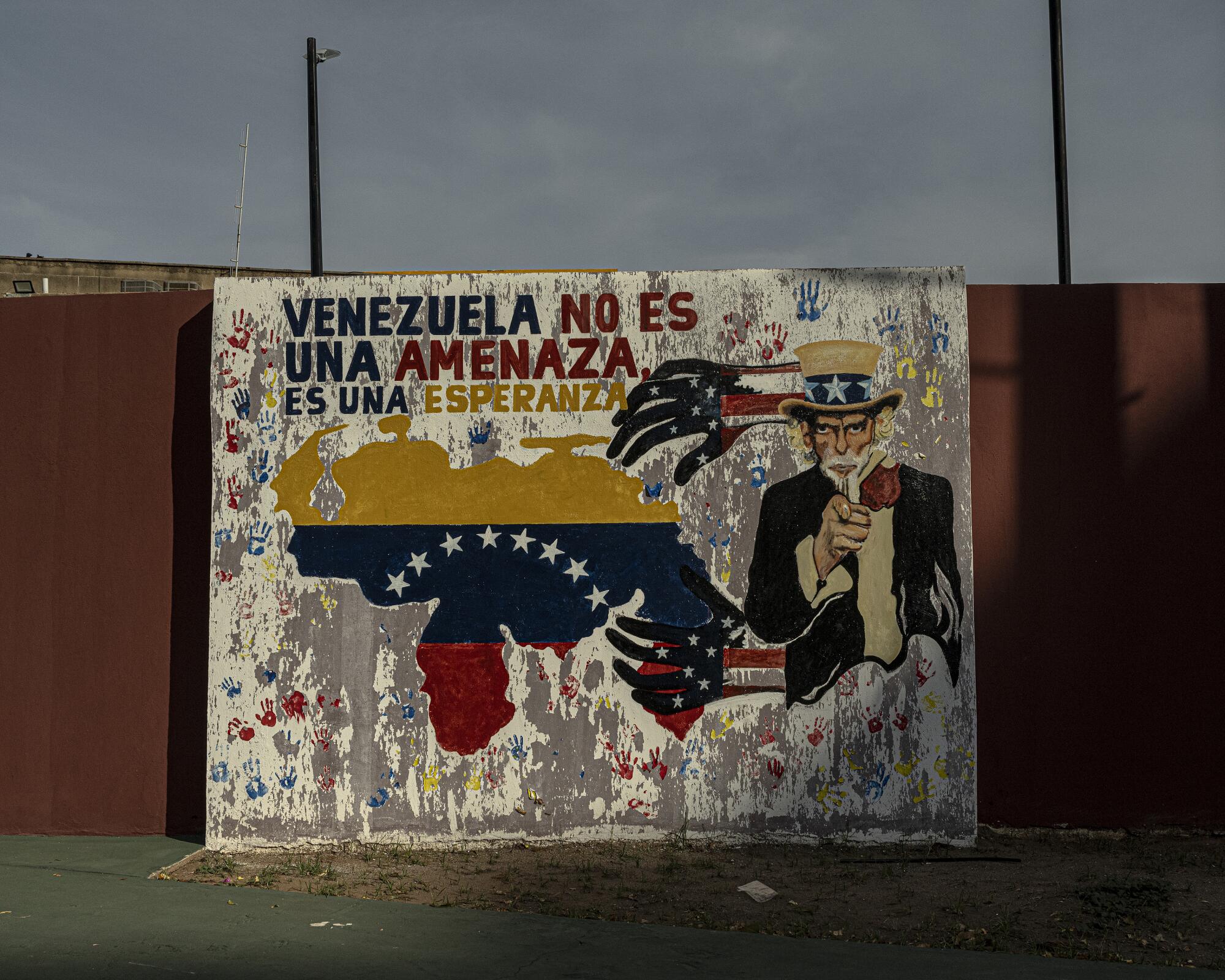 an Anti-United States mural in Spanish
