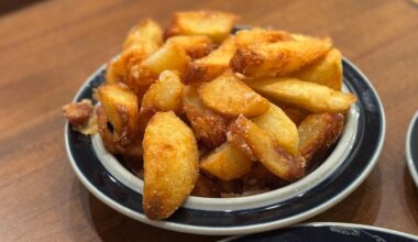 Zeebo's opens in Long Beach with must-try french fries