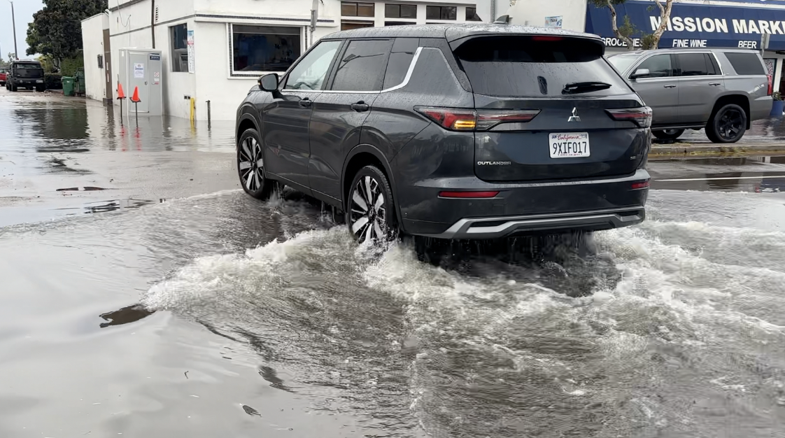 flooding mission beach