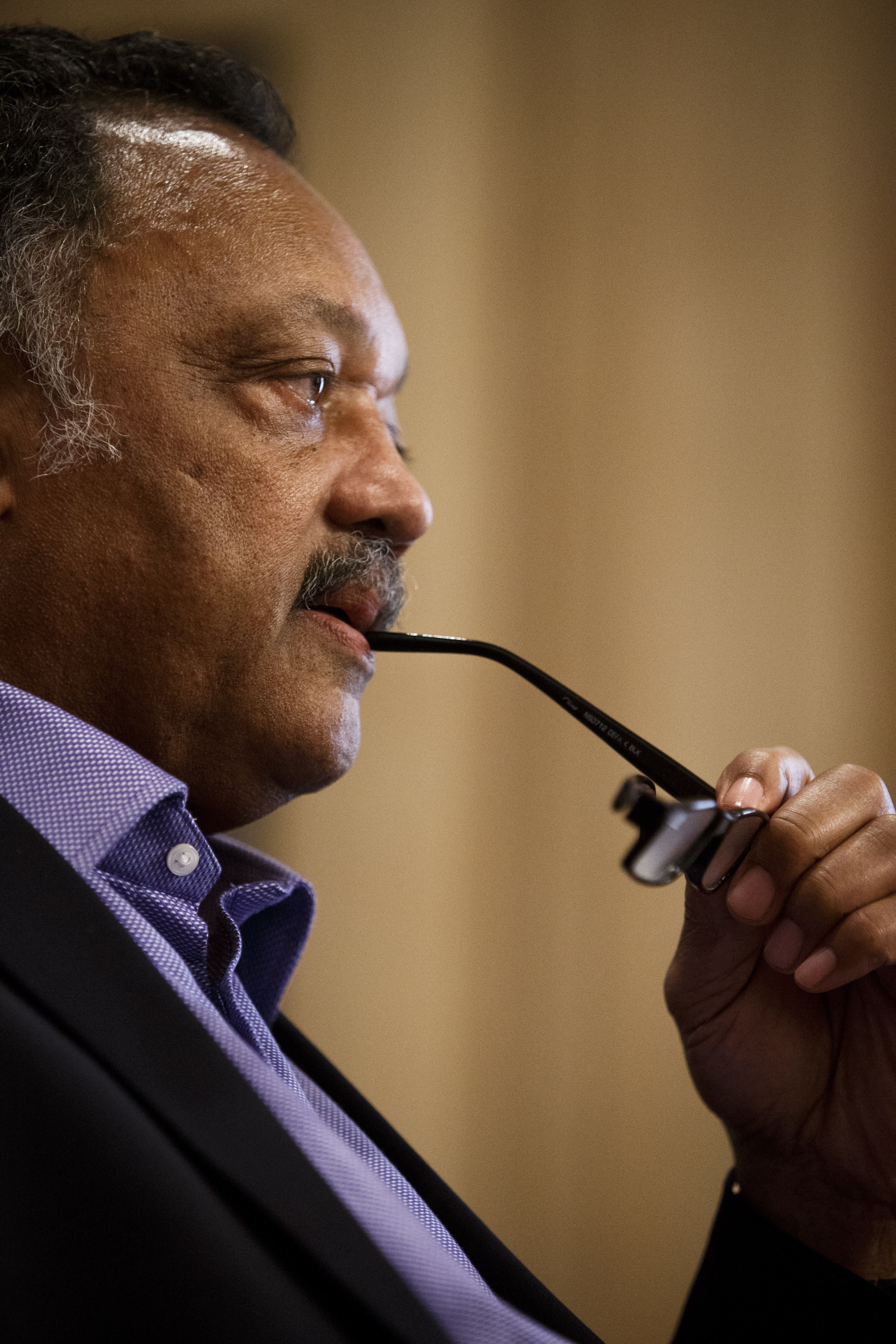 Rev. Jesse Jackson talks with the editorial staffs of Bay...