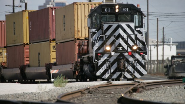 A train at the Pier B railyard at the Port of Long Beach. In September 2018, the port approved a plan to reconfigure the location to add more on-dock rail capacity. (File photo courtesy of the Port of Long Beach)