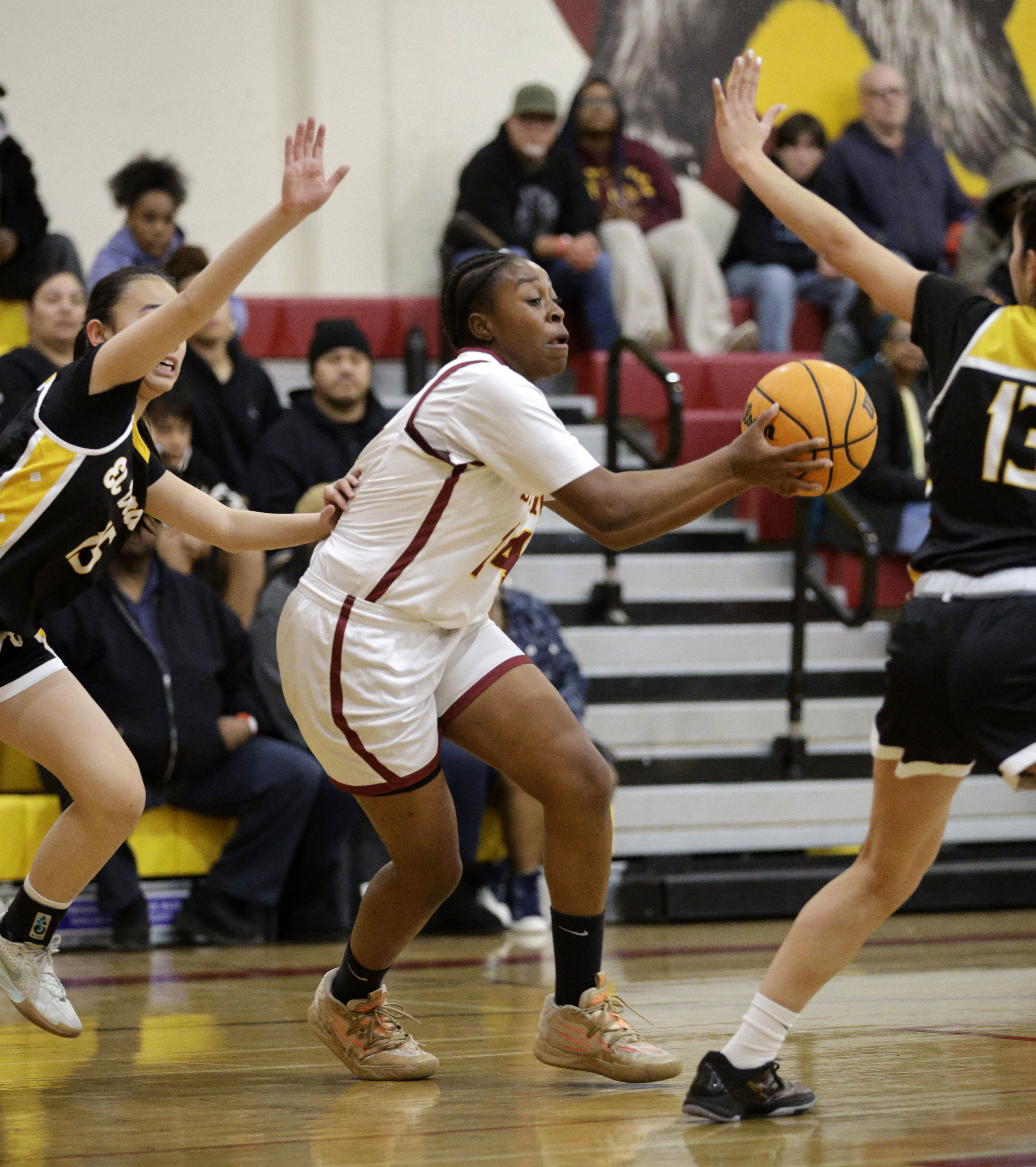 El Dorado’s Riley Morikawa (15) and Alaina Zamora (13) try...