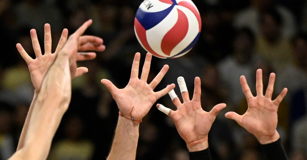 No. 1 UCLA men’s volleyball tops No. 2 Long Beach State again – Pasadena Star News