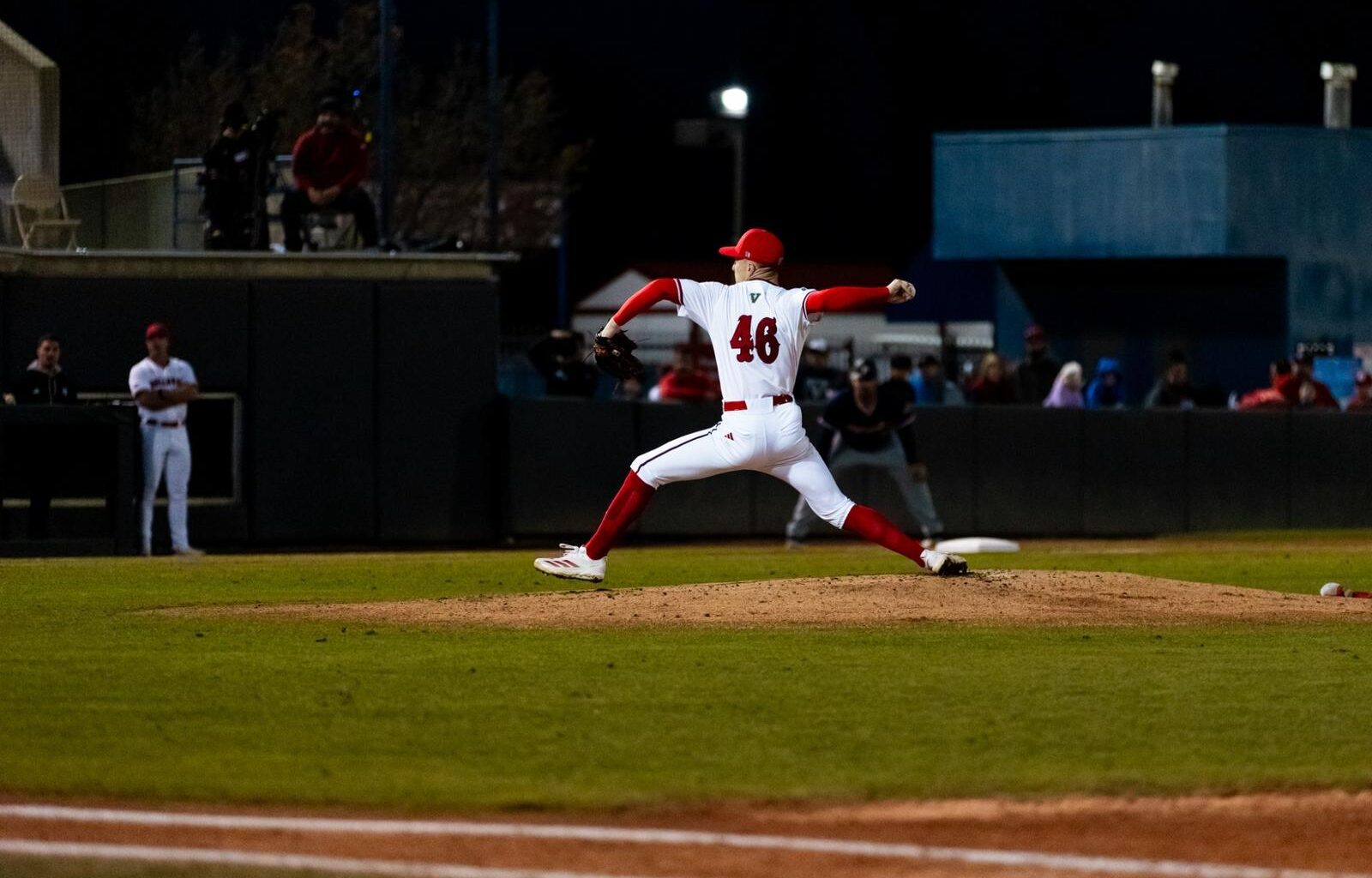 Waves rally late to slip past Bulldogs, 2–1