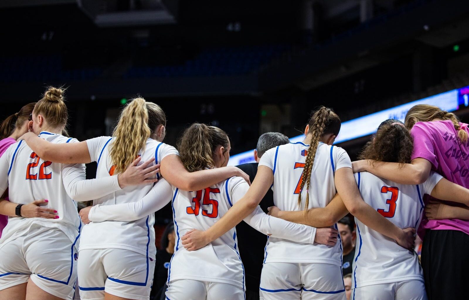 Natalie Pasco dribbling