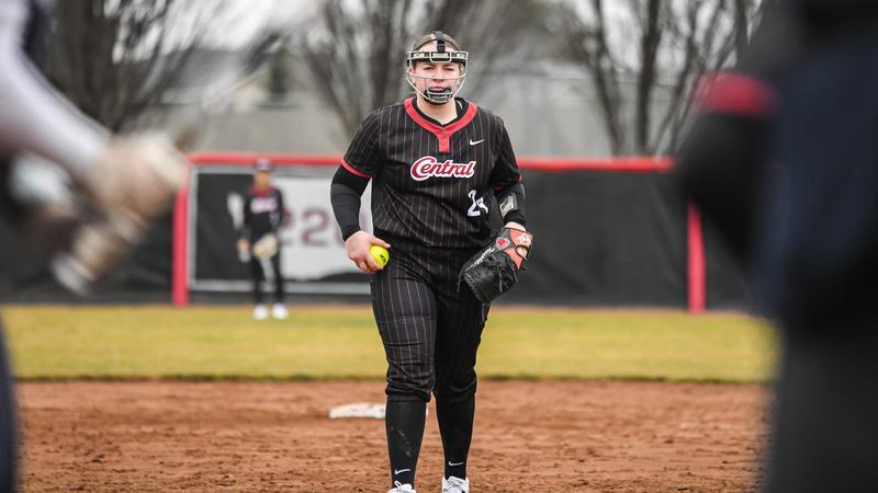 Wildcats Split on Final Day of the Nighthawks Invitational