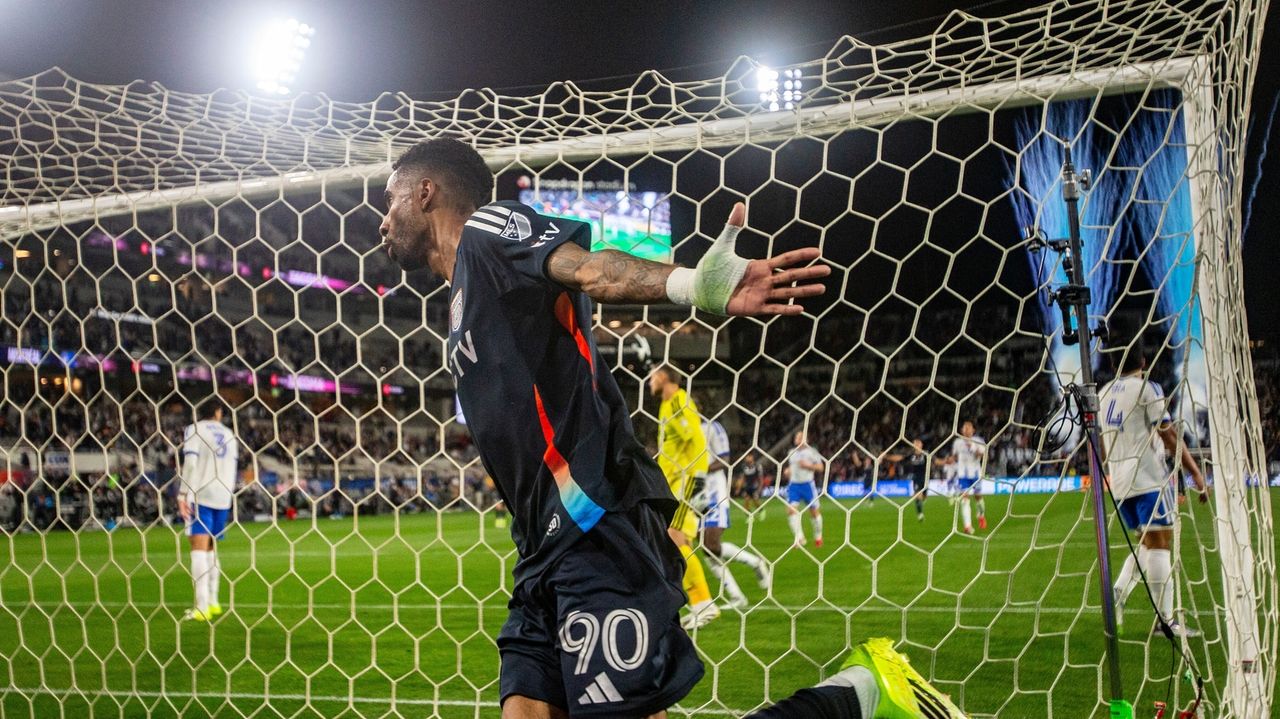 Amahl Pelligrino's goal, 2 assists help San Diego beat Montreal 5-0 in season opener
