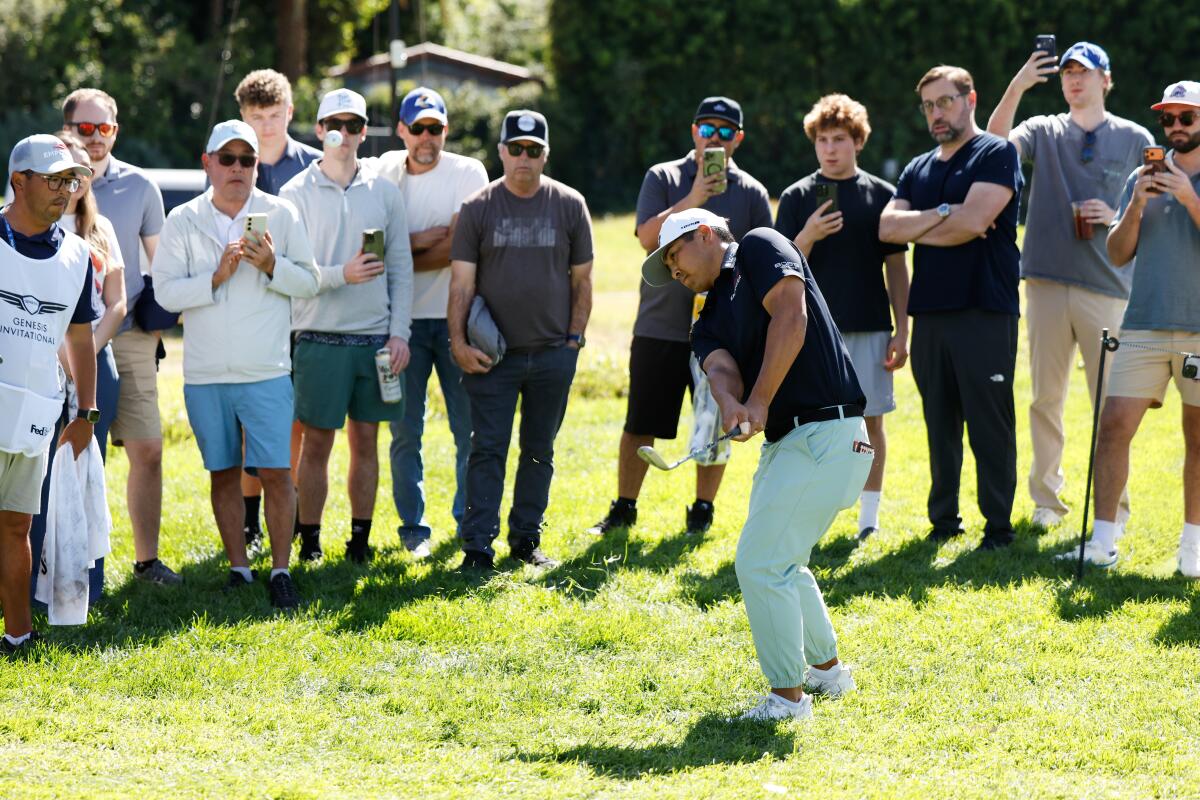 Kurt Kitayama chips to the first green during the final round.