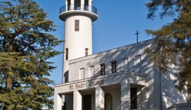 Chilling notes found after gunman tried to storm Catholic school mass