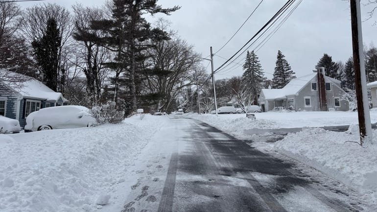 Some residential streets in Halesite had already been plowed down...