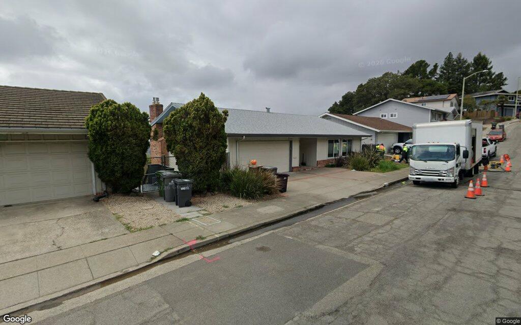 Crestmont Dr. 353 - Google Street View